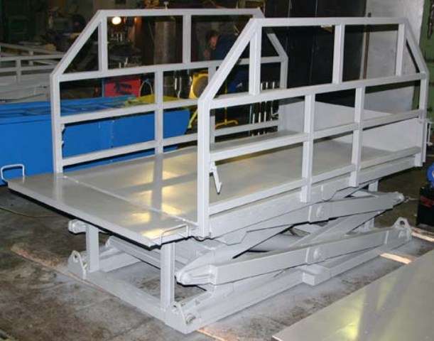 Подъемный гидравлический стол г/п 1.5 т, платформа 1.8 х 1.8 м